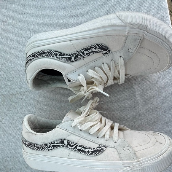Vans White and Black Old Skool Sneakers - Picture 6 of 9